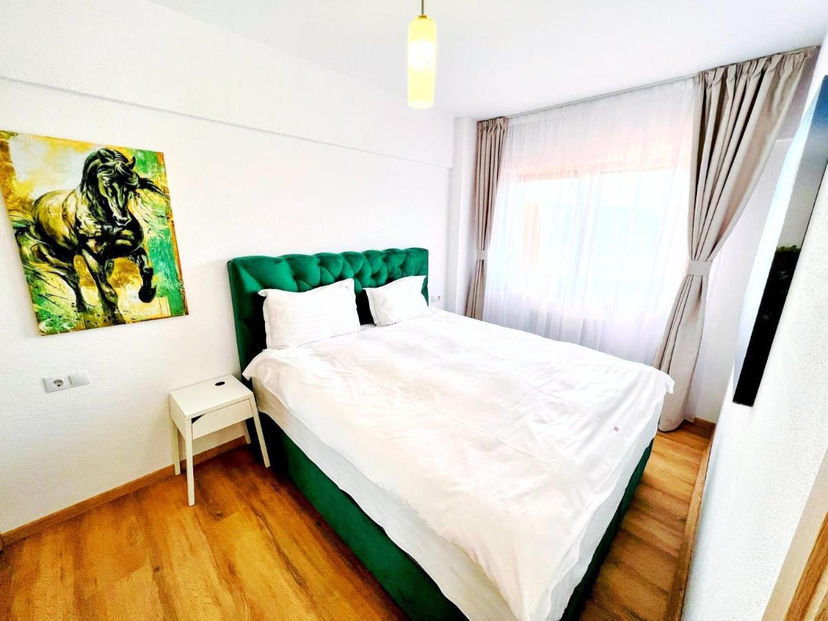Red Hotel Accommodation Cluj-Napoca Esterno foto
