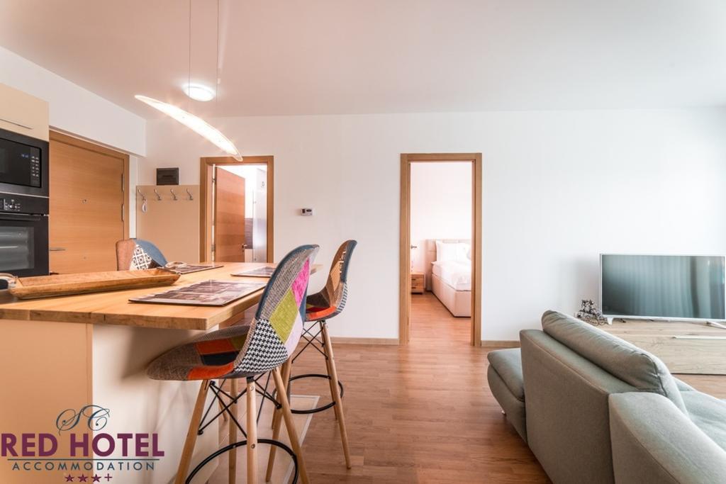 Red Hotel Accommodation Cluj-Napoca Esterno foto