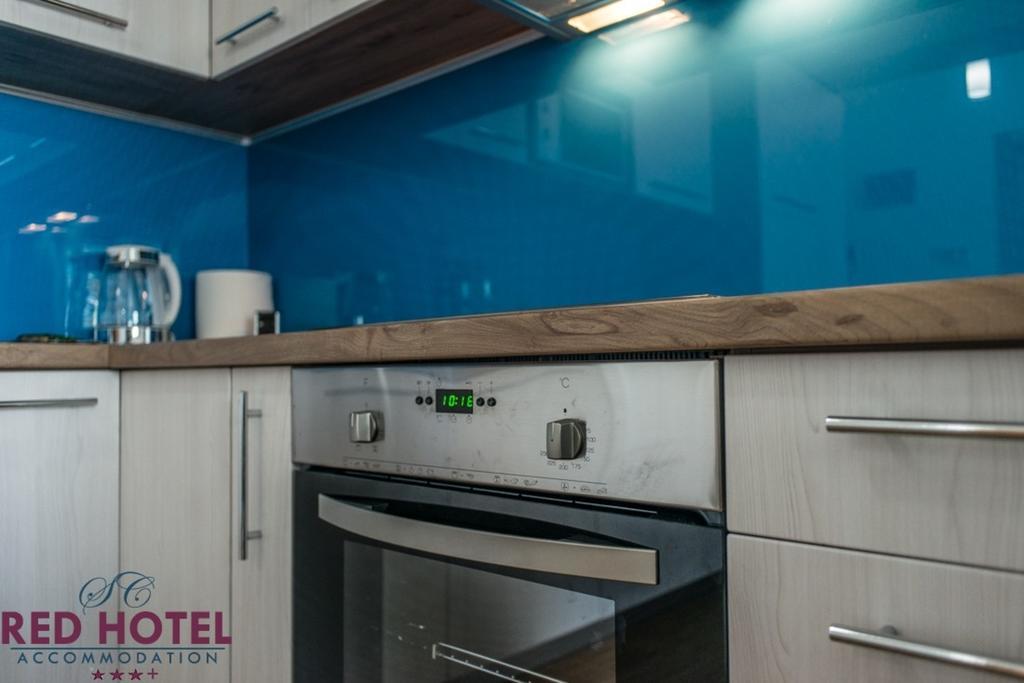 Red Hotel Accommodation Cluj-Napoca Esterno foto