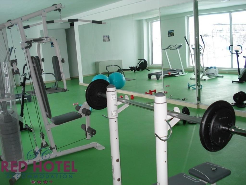 Red Hotel Accommodation Cluj-Napoca Esterno foto