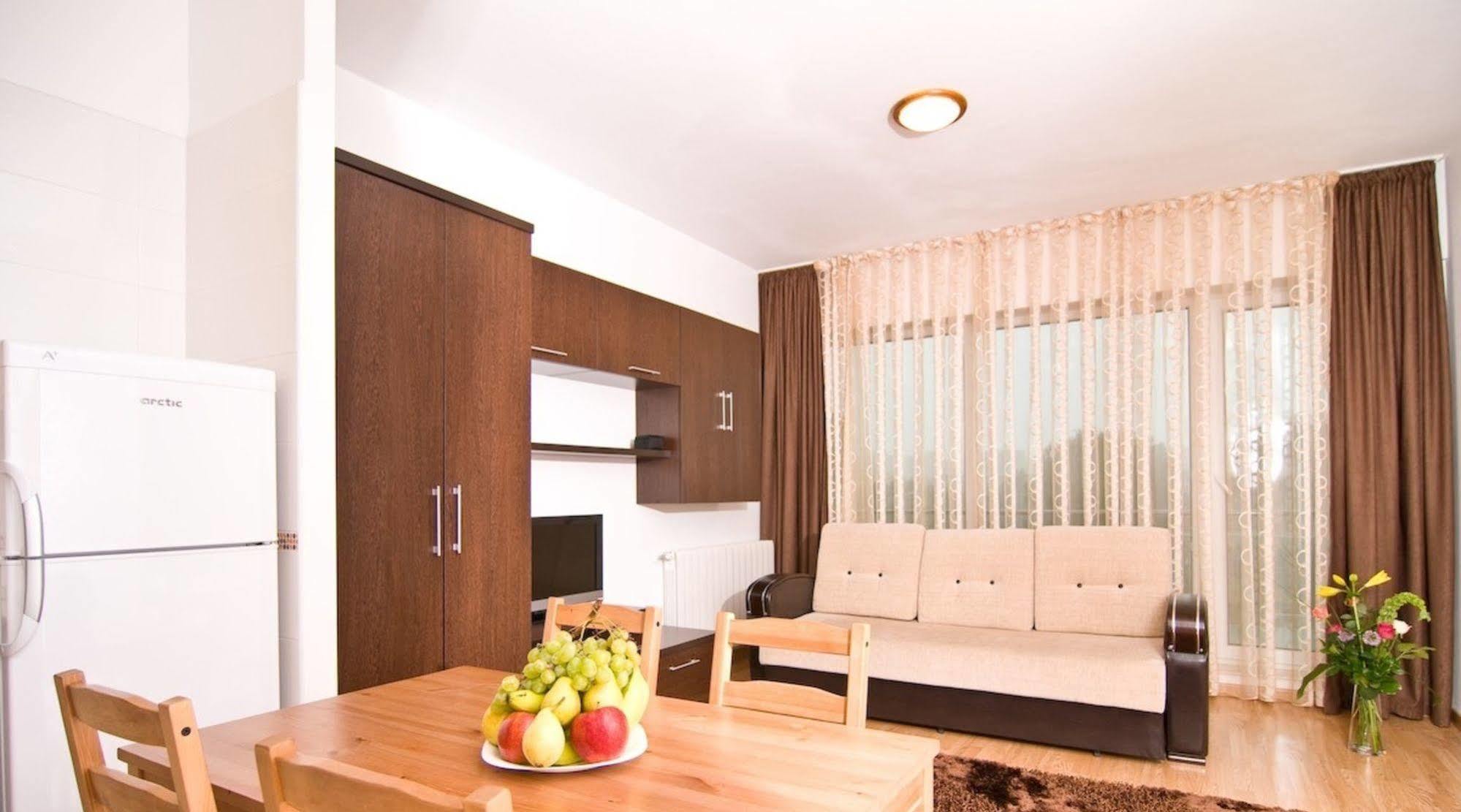 Red Hotel Accommodation Cluj-Napoca Esterno foto