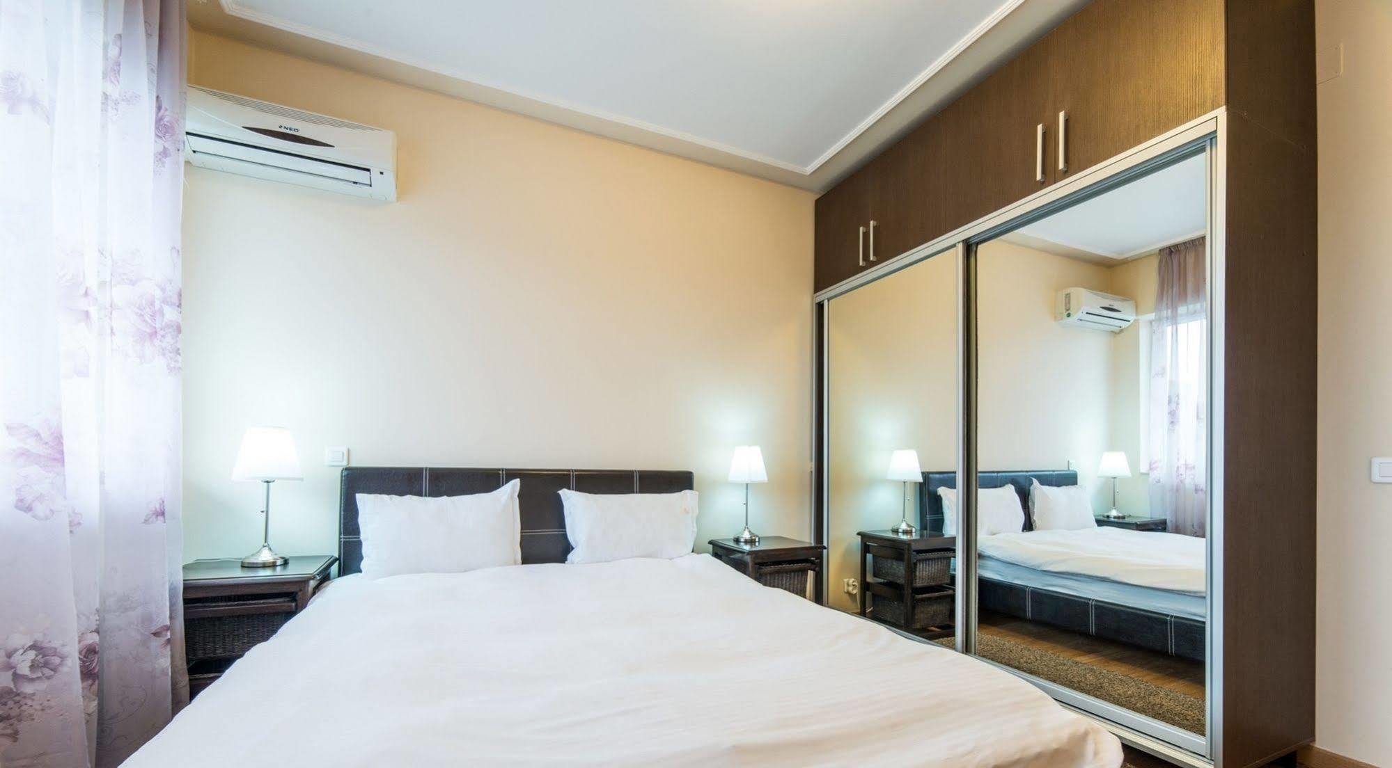 Red Hotel Accommodation Cluj-Napoca Esterno foto